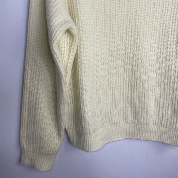 UNIQLO plush soft buttery cream sweater - Picture 3 of 7